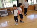 手を使わずに風船を持とう!